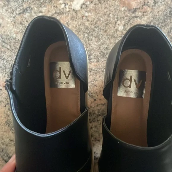 Dolce Vita Pointed Ankle Booties - Picture 8 of 9